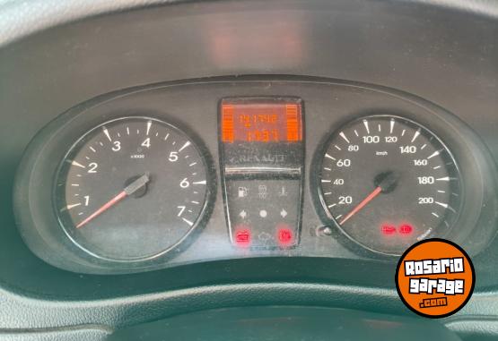 Utilitarios - Renault Kangoo 2015 GNC 142000Km - En Venta