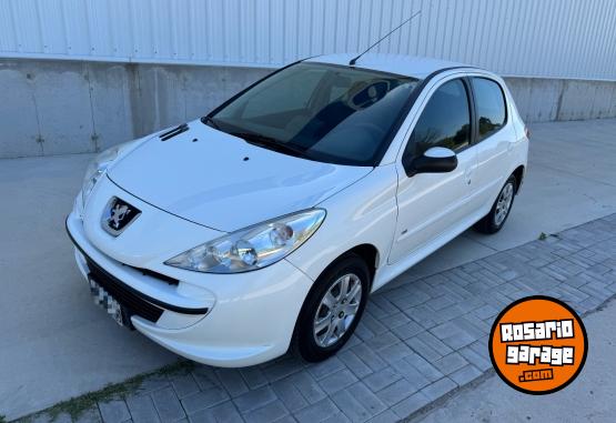 Autos - Peugeot 207 2015 Diesel 106000Km - En Venta