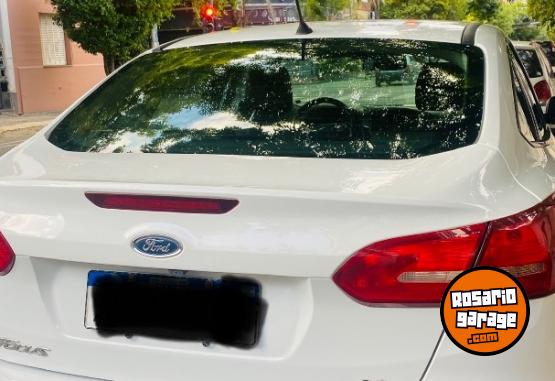 Autos - Ford Focus se plus 2018 Nafta 124000Km - En Venta