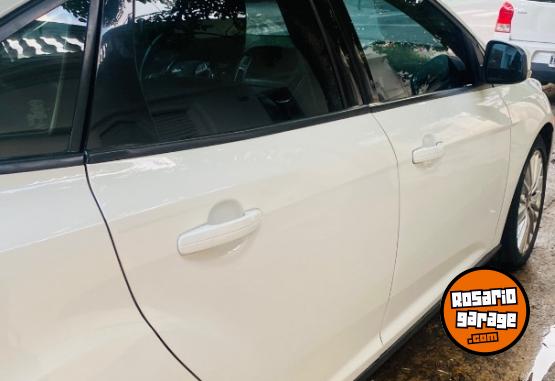 Autos - Ford Focus se plus 2018 Nafta 124000Km - En Venta
