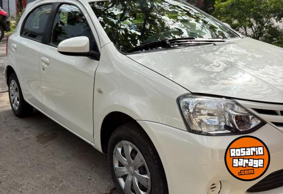 Autos - Toyota ETIOS 2016 Nafta 105000Km - En Venta