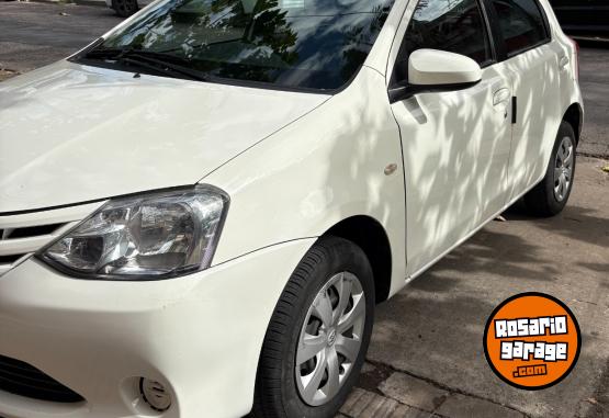Autos - Toyota ETIOS 2016 Nafta 105000Km - En Venta