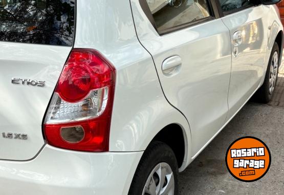 Autos - Toyota ETIOS 2016 Nafta 105000Km - En Venta
