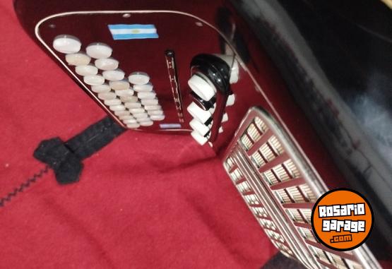Instrumentos Musicales - Acordeon Hohner dos hileras y media - En Venta