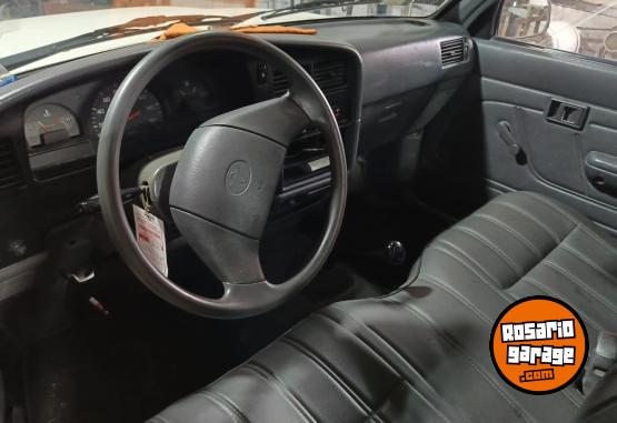 Camionetas - Toyota Hilux 4x2 1999 Diesel 412000Km - En Venta
