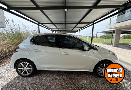 Autos - Peugeot 208 Feline 2017 Nafta 67000Km - En Venta