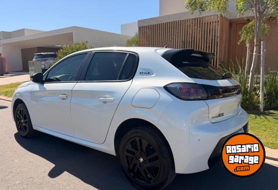 Autos - Peugeot 208 2023 Nafta 35500Km - En Venta
