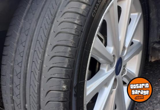 Autos - Ford Fiesta Kinetic SE 2017 Nafta 80000Km - En Venta