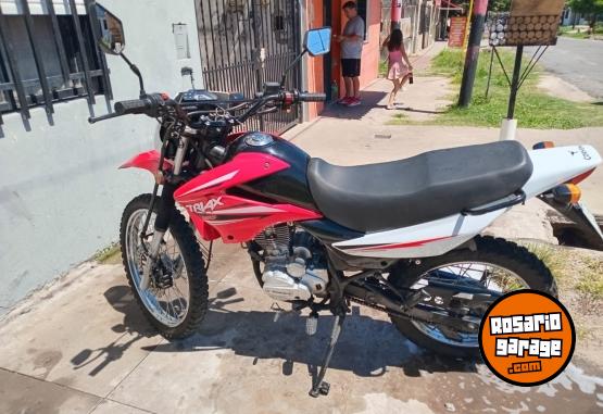 Motos - Corven Triax 150 2023 Nafta 4000Km - En Venta
