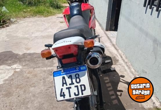 Motos - Corven Triax 150 2023 Nafta 4000Km - En Venta