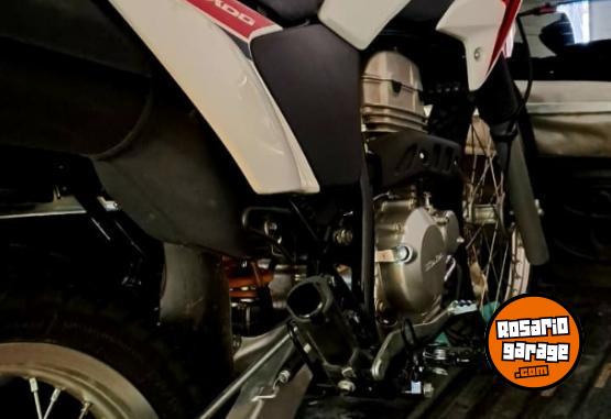 Motos - Honda 0 km tornado xr250 xr300 2023 Nafta 100Km - En Venta