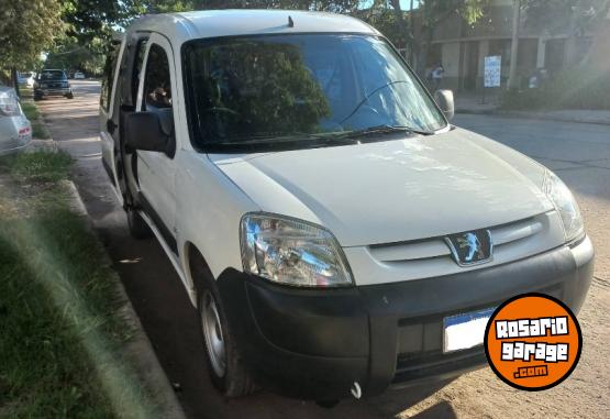 Utilitarios - Peugeot Partner Furgon con asient 2017 Diesel 140000Km - En Venta