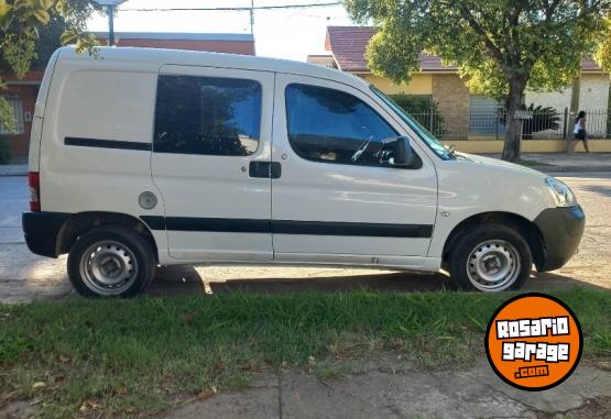 Utilitarios - Peugeot Partner Furgon con asient 2017 Diesel 140000Km - En Venta
