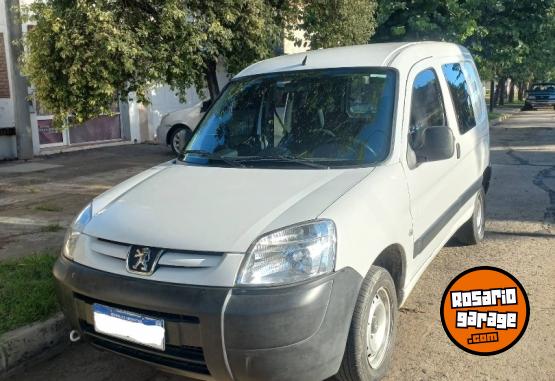 Utilitarios - Peugeot Partner Furgon con asient 2017 Diesel 140000Km - En Venta