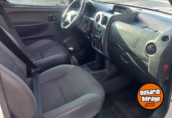 Utilitarios - Peugeot Partner Furgon con asient 2017 Diesel 140000Km - En Venta