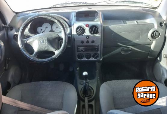 Utilitarios - Peugeot Partner Furgon con asient 2017 Diesel 140000Km - En Venta