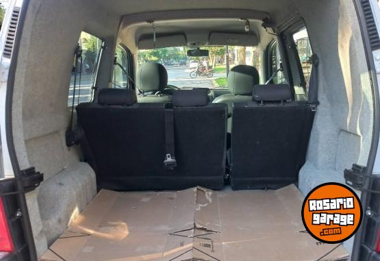 Utilitarios - Peugeot Partner Furgon con asient 2017 Diesel 140000Km - En Venta