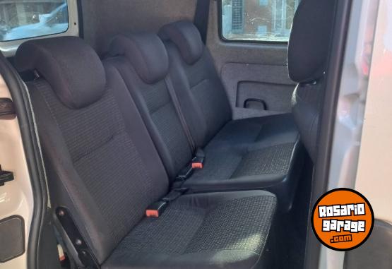 Utilitarios - Peugeot Partner Furgon con asient 2017 Diesel 140000Km - En Venta