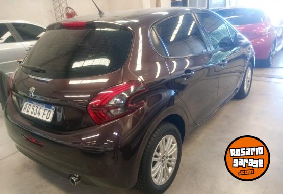 Autos - Peugeot 208 2019 Nafta 62000Km - En Venta