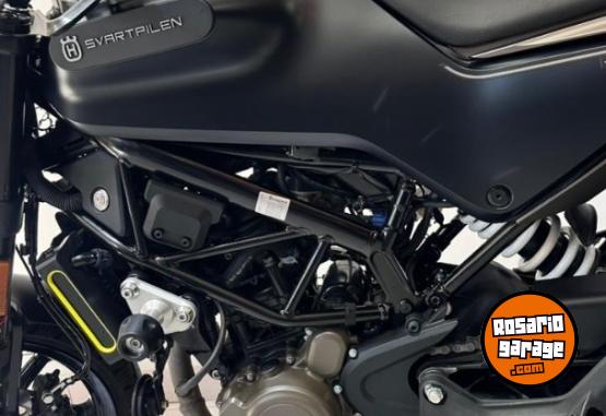 Motos - Husqvarna Svartpilen 200 2024 Nafta 5100Km - En Venta