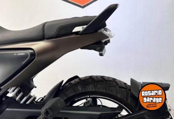 Motos - Husqvarna Svartpilen 200 2024 Nafta 5100Km - En Venta