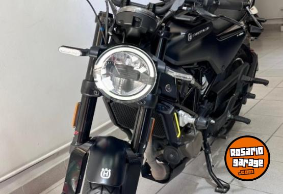 Motos - Husqvarna Svartpilen 200 2024 Nafta 5100Km - En Venta