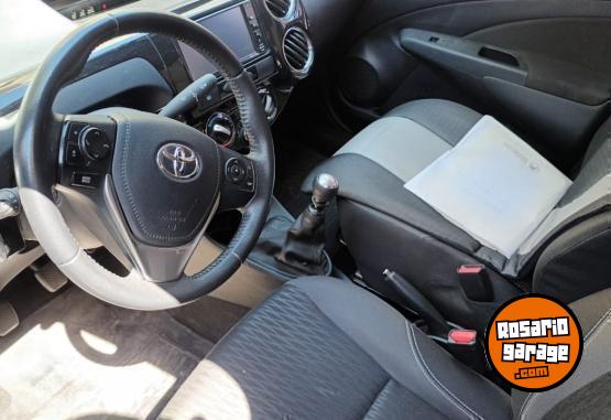 Autos - Toyota Etios L5 XL6 2018 Nafta 50000Km - En Venta