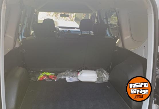 Utilitarios - Renault KANGOO EXPRESS 2022 Nafta 90000Km - En Venta