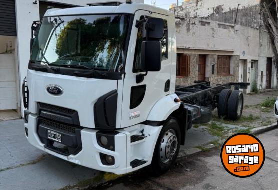 Camiones y Grúas - Ford cargo 1722 modelo 2016 - En Venta