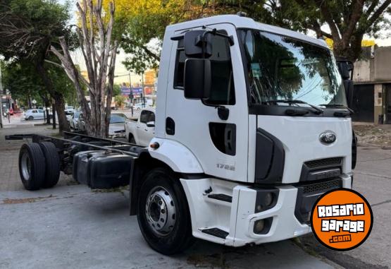 Camiones y Grúas - Ford cargo 1722 modelo 2016 - En Venta