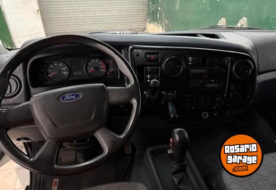 Camiones y Grúas - Ford cargo 1722 modelo 2016 - En Venta