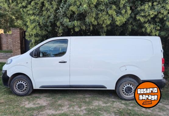 Utilitarios - Peugeot Expert 2023 Diesel 13000Km - En Venta