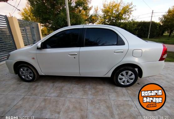 Autos - Toyota Etios Sedan XS 2016 Nafta 79000Km - En Venta