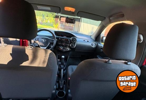 Autos - Toyota Etios XLS 5 Ptas 2014 Nafta 97000Km - En Venta
