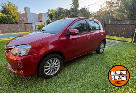 Autos - Toyota Etios XLS 5 Ptas 2014 Nafta 97000Km - En Venta