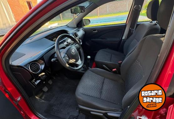 Autos - Toyota Etios XLS 5 Ptas 2014 Nafta 97000Km - En Venta