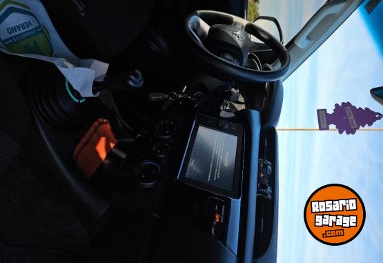 Camionetas - Toyota Hilux DX 2021 Diesel 91000Km - En Venta