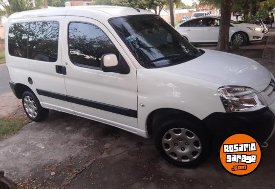 Utilitarios - Peugeot Partner 2016 Nafta 120000Km - En Venta