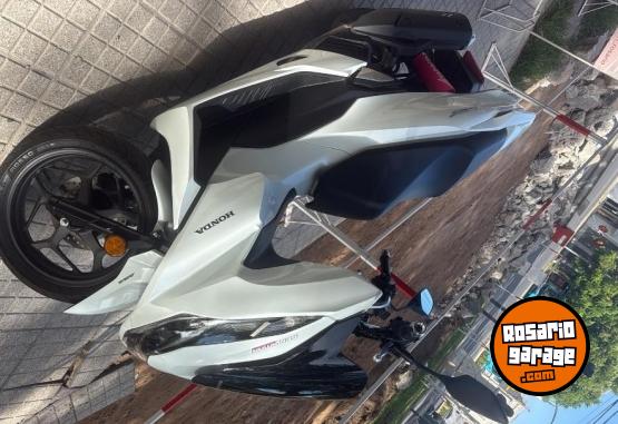 Motos - Honda Pcx 160cc 2024 Nafta 8100Km - En Venta