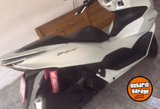 Motos - Honda Pcx 160cc 2024 Nafta 8100Km - En Venta