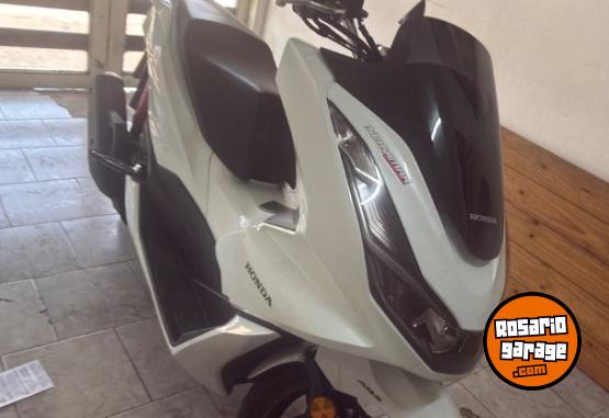Motos - Honda Pcx 160cc 2024 Nafta 8100Km - En Venta