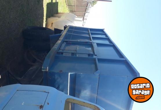 Camiones y Grúas - CHEVROLET VOLCADOR CON MECANICA M.BENZ 1114 - En Venta