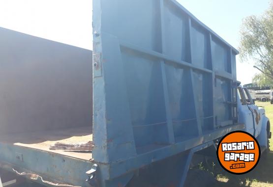 Camiones y Grúas - CHEVROLET VOLCADOR CON MECANICA M.BENZ 1114 - En Venta