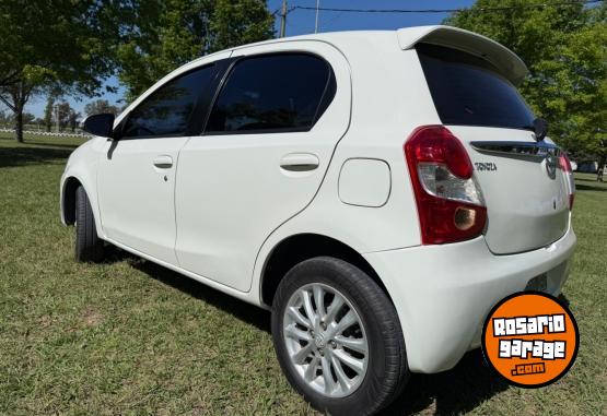 Autos - Toyota Etios 2015 Nafta 105000Km - En Venta