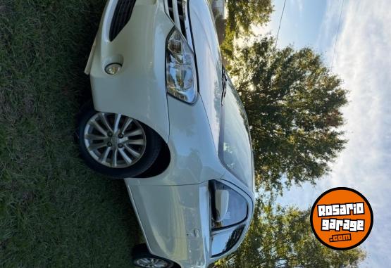 Autos - Toyota Etios 2015 Nafta 105000Km - En Venta