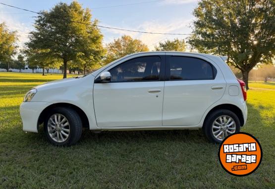 Autos - Toyota Etios 2015 Nafta 105000Km - En Venta