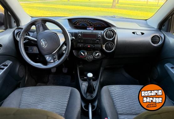 Autos - Toyota Etios 2015 Nafta 105000Km - En Venta