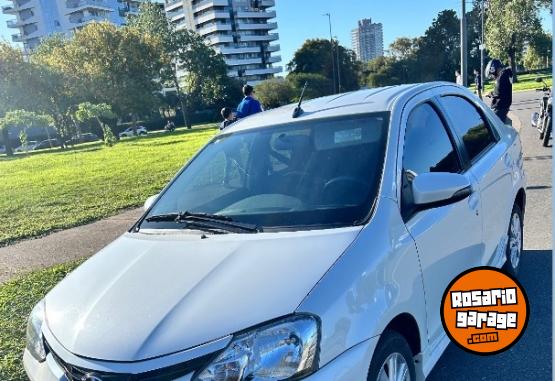 Autos - Toyota Etios XLs 6m/t 2017 Nafta 122000Km - En Venta