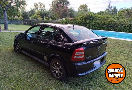Autos - Chevrolet Astra 2004 Nafta 285000Km - En Venta