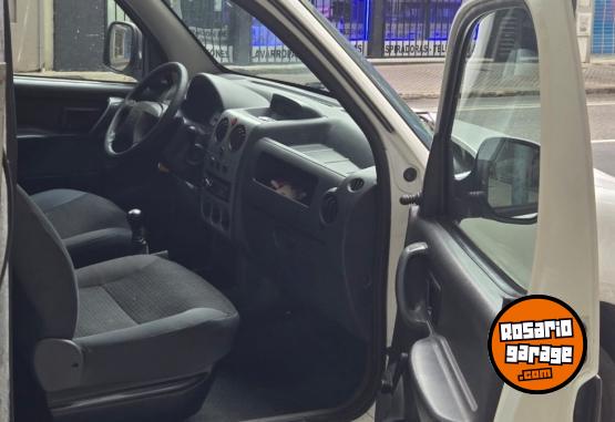 Utilitarios - Peugeot Partner 2014 Nafta 240000Km - En Venta